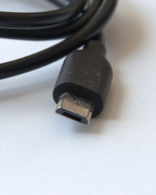 4.Cable USB a Micro USB Anker 50 cm
