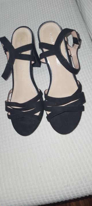 Sandalias de tacón negras
