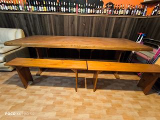 Mesa de madera con 4 bancos
Laga 248 alta79 ancho