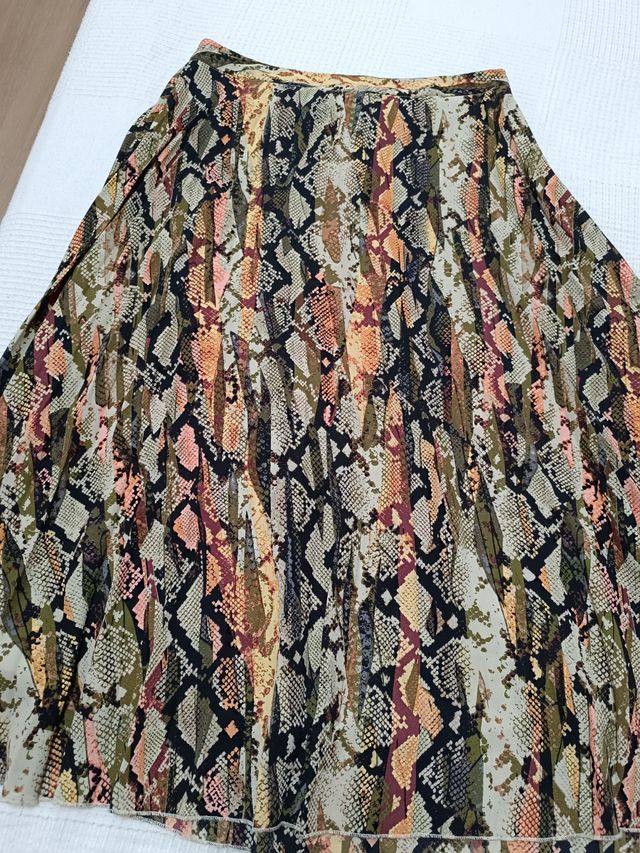 Falda plisada estampado serpiente