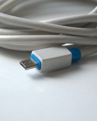 6.Cable USB a Micro USB 1.90m
