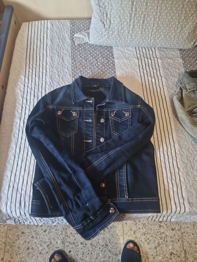 Tres cazadoras vaqueras