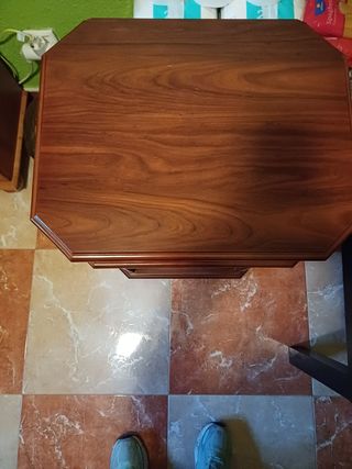 Mesa auxiliar de madera