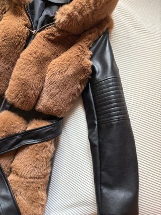 Abrigo pelo sintético y piel sintética