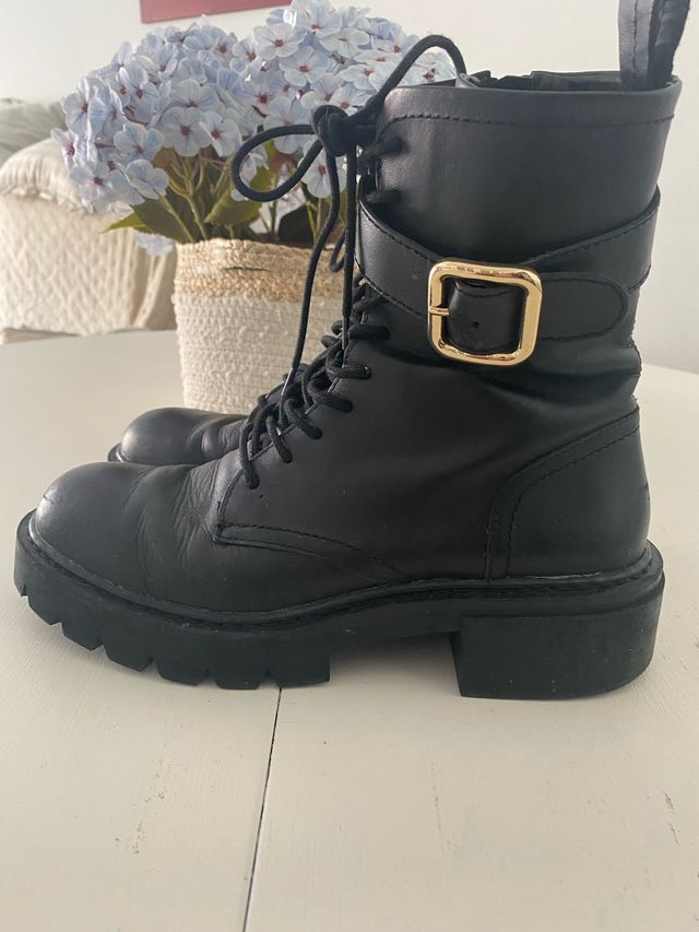 Botas militares Zara piel con hebilla dorada