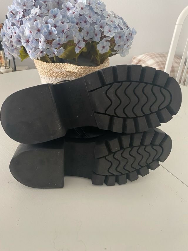 Botas militares Zara piel con hebilla dorada