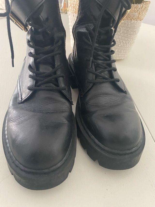 Botas militares Zara piel con hebilla dorada