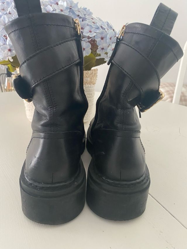 Botas militares Zara piel con hebilla dorada