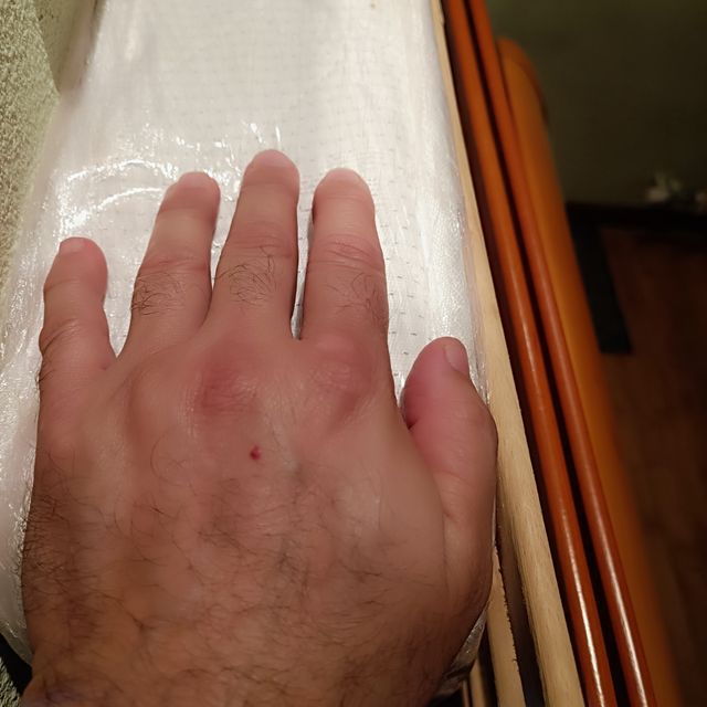 Cuna de bebé y colchón