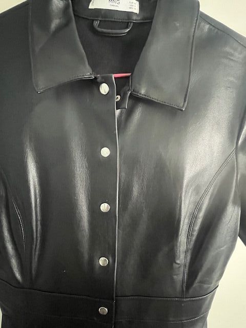 Vestido camisero cuero negro Mango