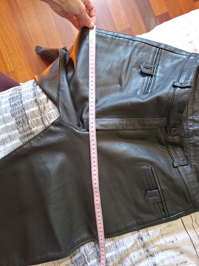 Pantalón de cuero negro