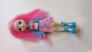 Muñecos, bebés, peluches.