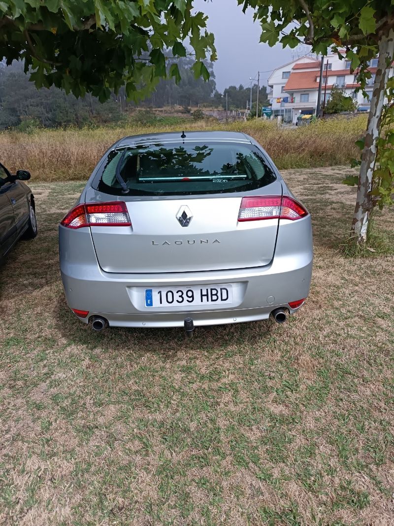 Renault Laguna 2010 - foto 1