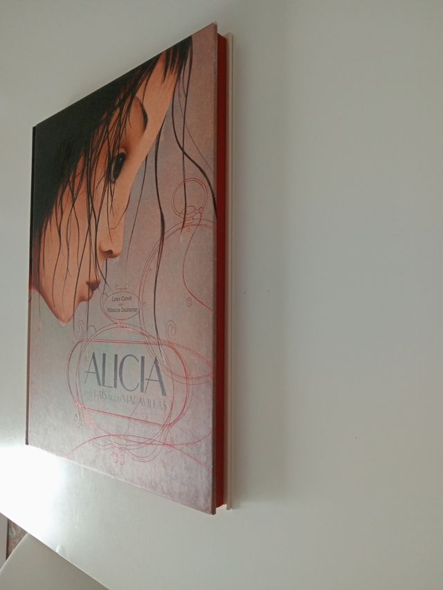 Alicia en el País de las Maravillas (Spanish Ed...