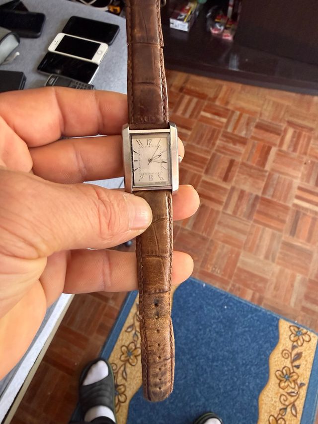 Reloj de pulsera con correa de cuero