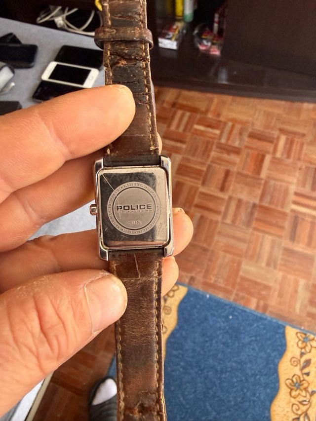 Reloj de pulsera con correa de cuero