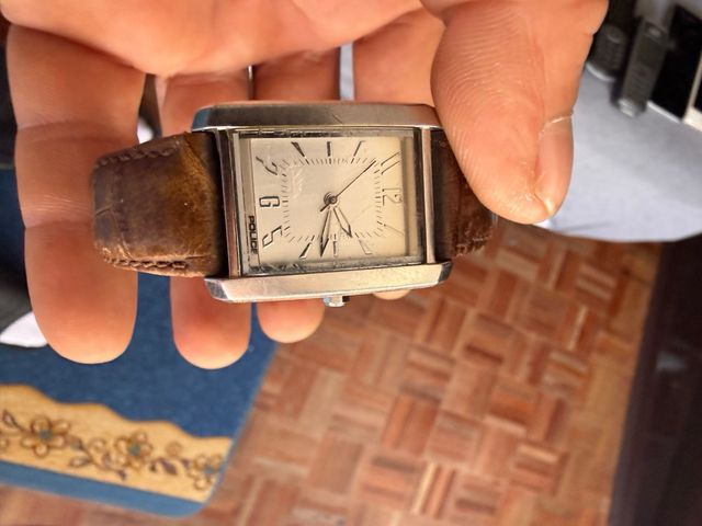 Reloj de pulsera con correa de cuero