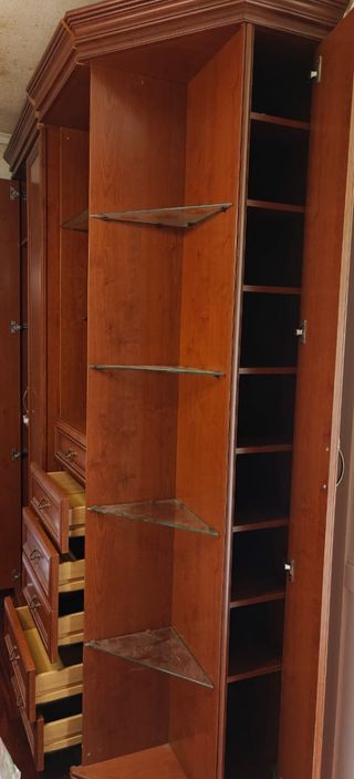 Dos armarios de dormitorio de madera