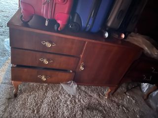 Cómoda de madera con cajones