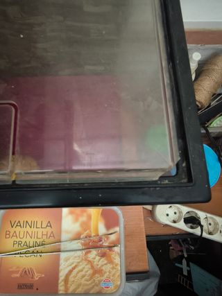 Acuario de metraquilato o plástico duro.
