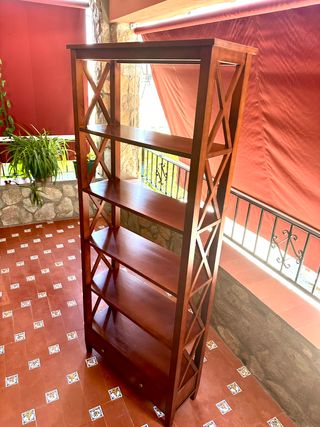 Estantería de madera diseño clásico