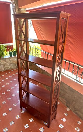 Estantería de madera diseño clásico