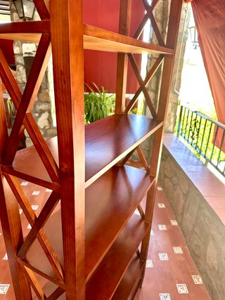 Estantería de madera diseño clásico