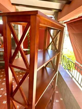 Estantería de madera diseño clásico