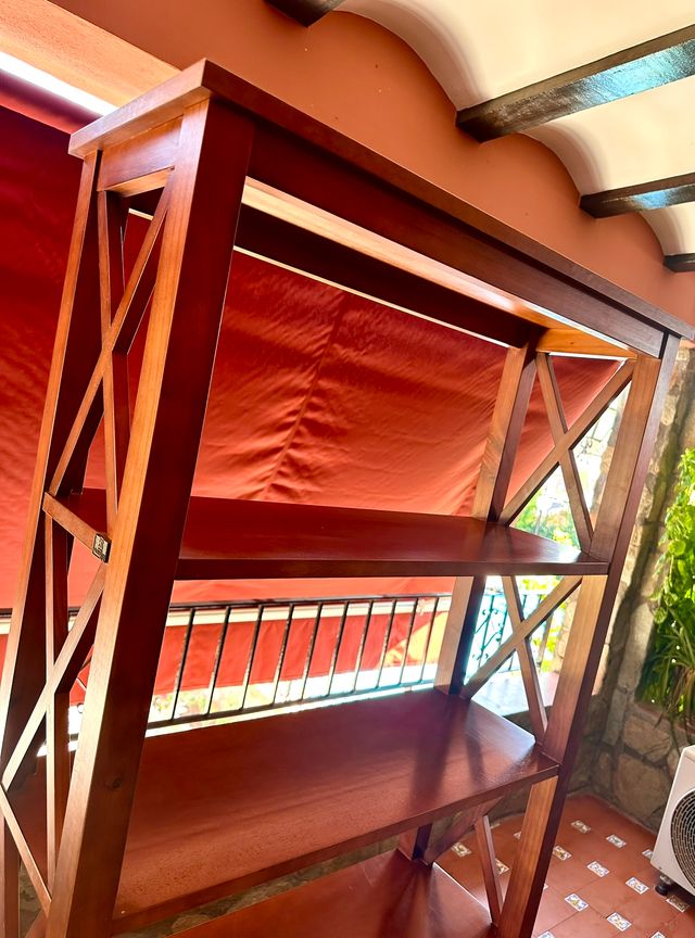 Estantería de madera diseño clásico