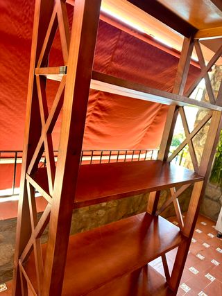 Estantería de madera diseño clásico