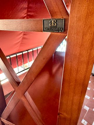 Estantería de madera diseño clásico
