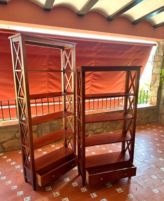 Estantería de madera diseño clásico