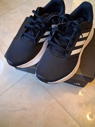 Zapatillas Adidas Negras Sin Estrenar