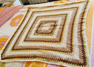 Manta tejida a crochet