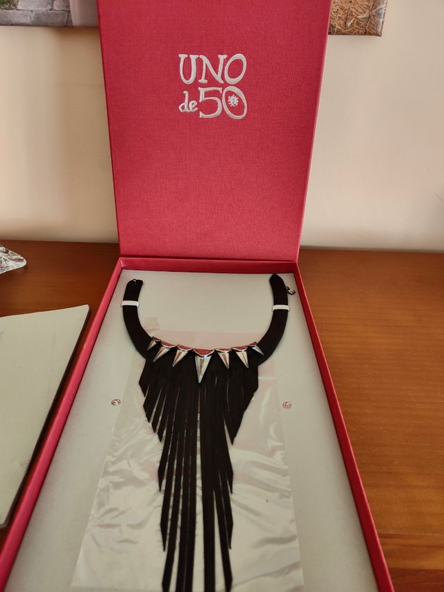 Gargantilla Uno de 50 Negra y Plateada