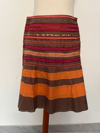 Falda de algodón bordada