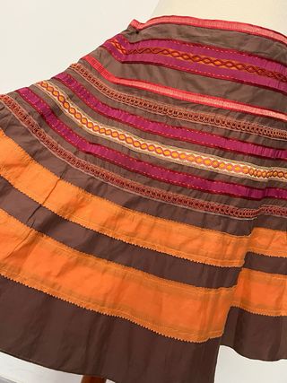 Falda de algodón bordada