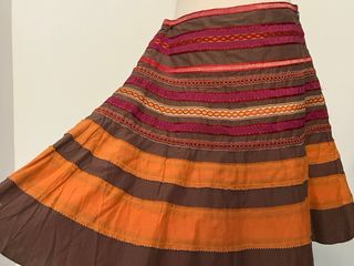 Falda de algodón bordada