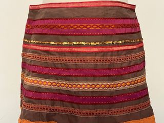 Falda de algodón bordada