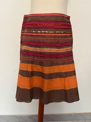 Falda de algodón bordada