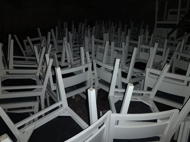 sillas de madera blancas