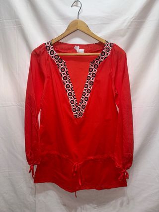 Vestido playero rojo con estampado