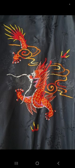 Bata estilo oriental con dragón