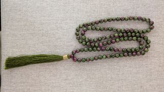 Collar de piedra natural.