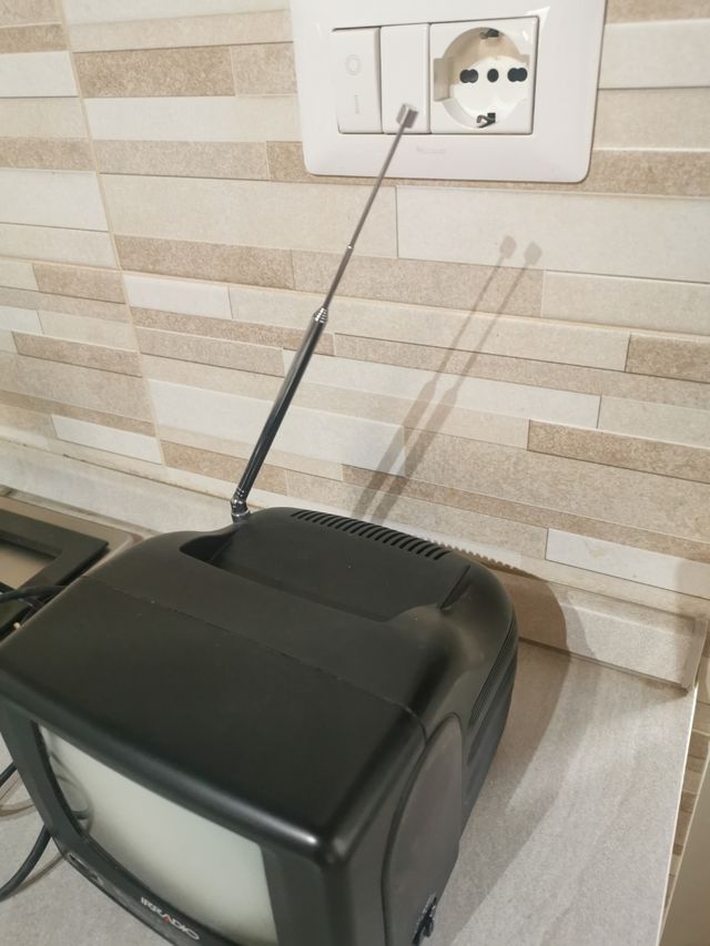 Televisore portatile vintage IRRADIO nero