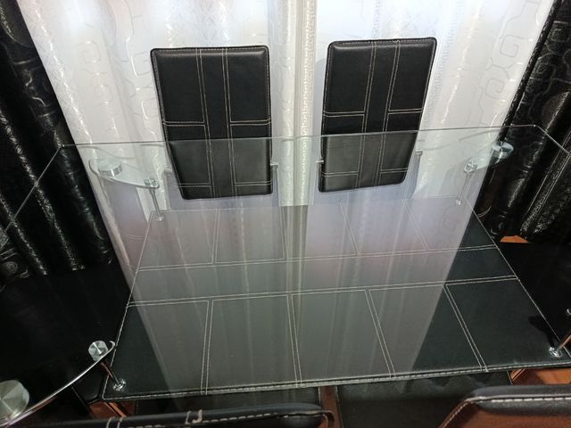 Mesa de salón con 6 sillas