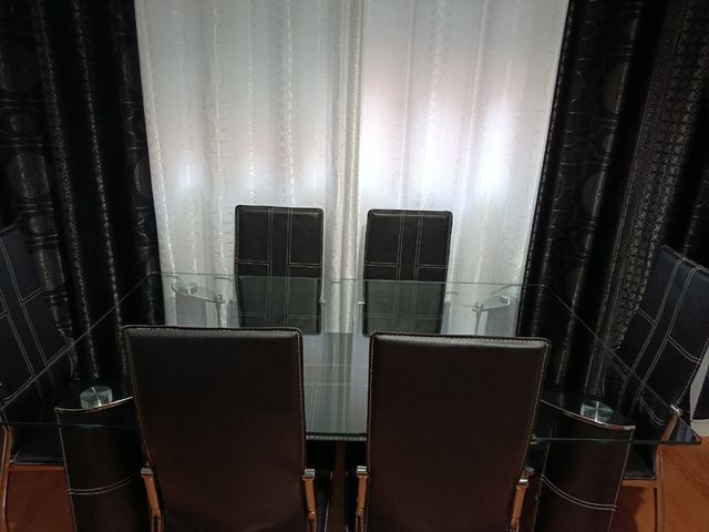 Mesa de salón con 6 sillas