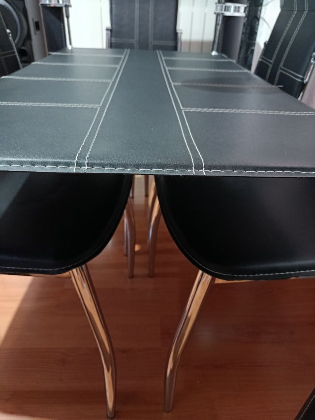 Mesa de salón con 6 sillas