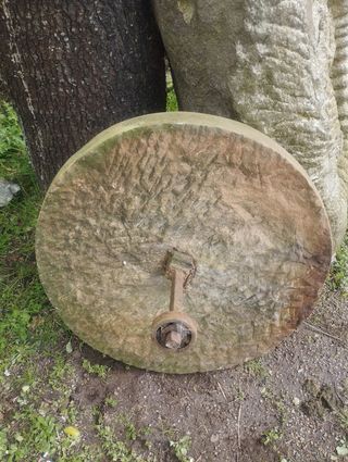 Antigua Piedra Natural de Afilar de 73cm de diám