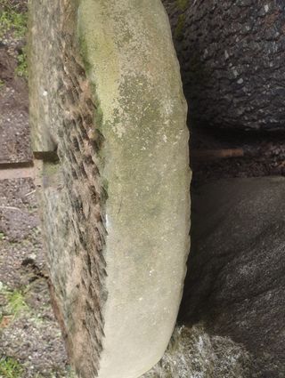 Antigua Piedra Natural de Afilar de 73cm de diám